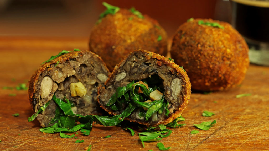 Bolinho de carne moída com hortelã