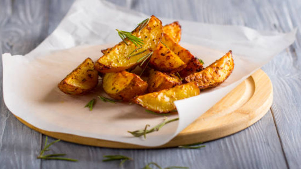 Batata canoa com parmesão; faça hoje