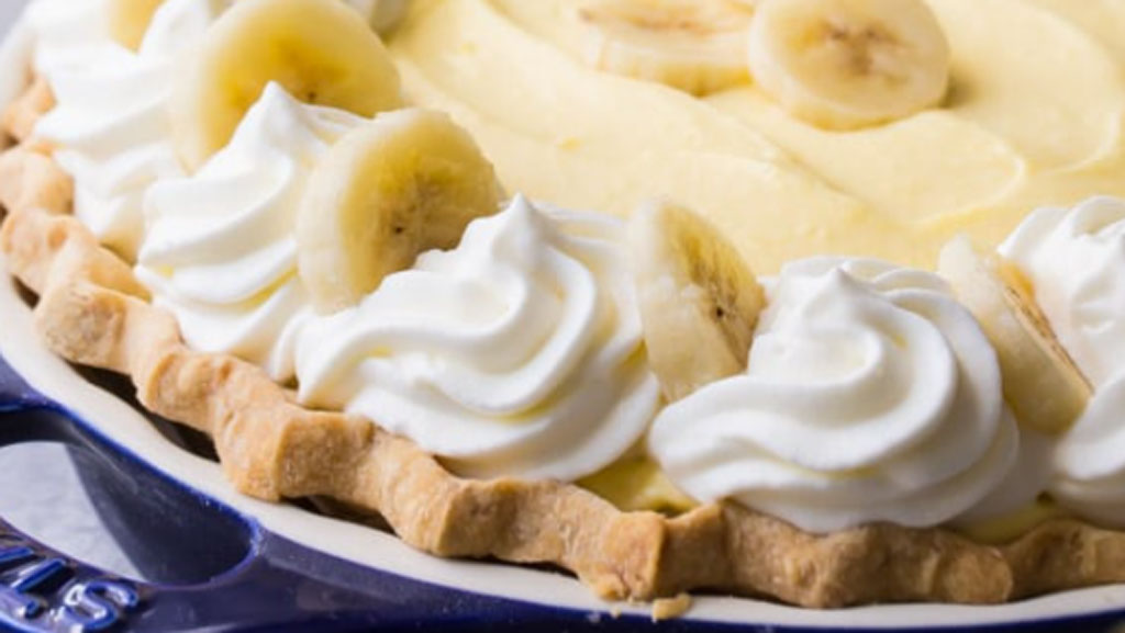 Torta especial de banana com brigadeiro branco; faça aí