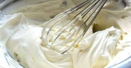 Chantilly de leite condensado, faça para cobrir seus bolos