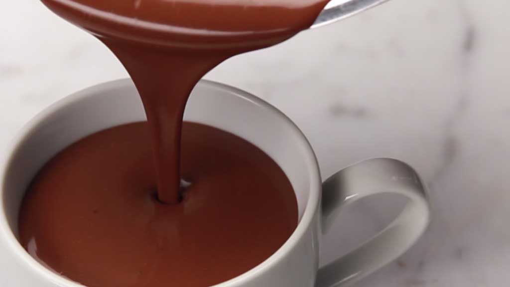 Chocolate quente cremoso, uma delícia no frio, faça