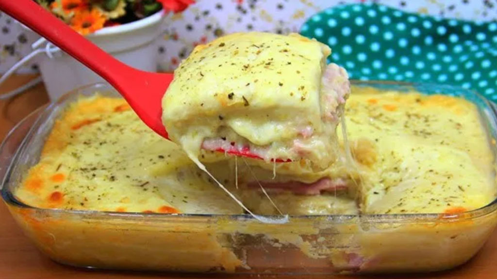 Purê de batata recheado com presunto e queijo, faça hoje.