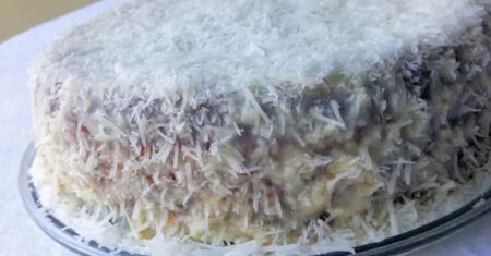 Bolo de coco molhadinho, um dos bolos mais procurados da Internet, faça hoje