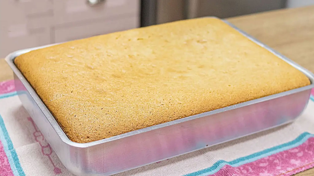 Como fazer bolo com massa pronta?