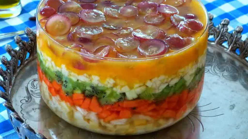 Salada de frutas em camadas com creme de laranja, sobremesa perfeita para o  dia a dia - Tudo de Receitas