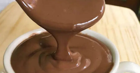 Chocolate quente com 3 ingredientes que não vai maisena, veja agora