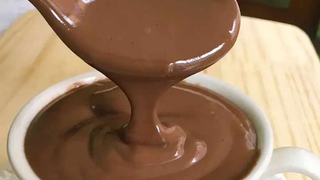 Chocolate quente com 3 ingredientes