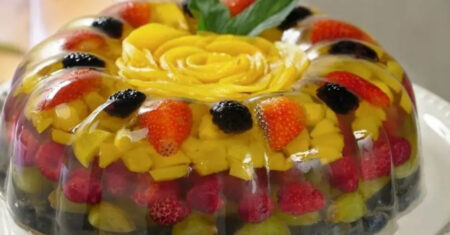 Gelatina de frutas cristalizadas, sobremesa linda, prática e gostosa, veja