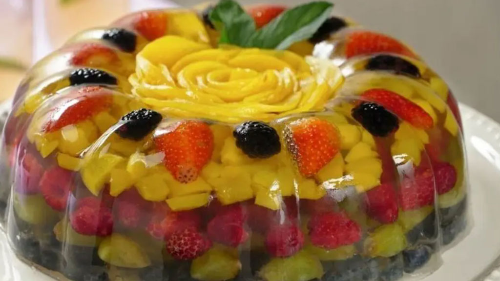 Gelatina de frutas cristalizadas, sobremesa linda, prática e gostosa, veja