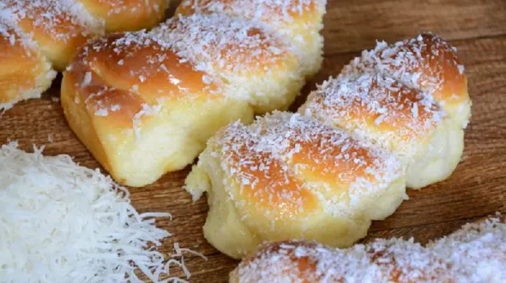 Pãozinho de leite condensado com coco