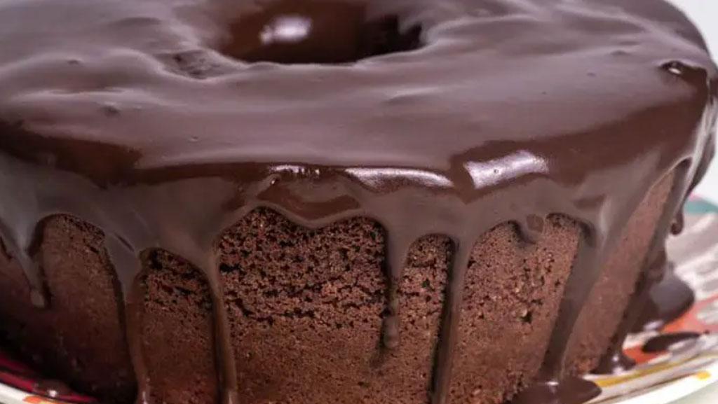 Como fazer bolo de chocolate com calda de café?