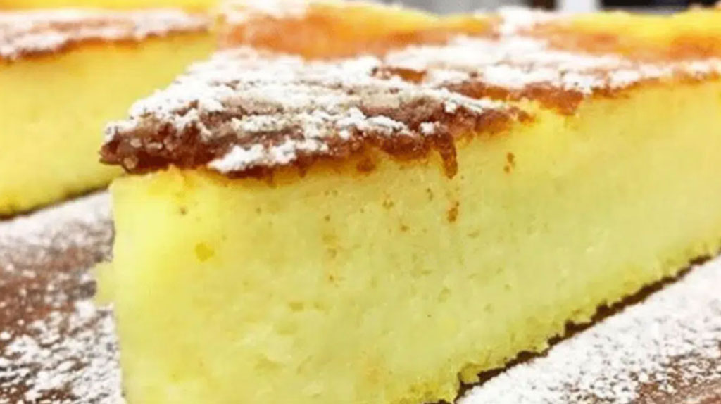 Bolo de fubá com queijo parmesão