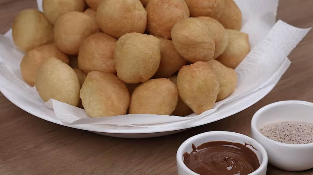 Bolinho de chuva com brigadeiro