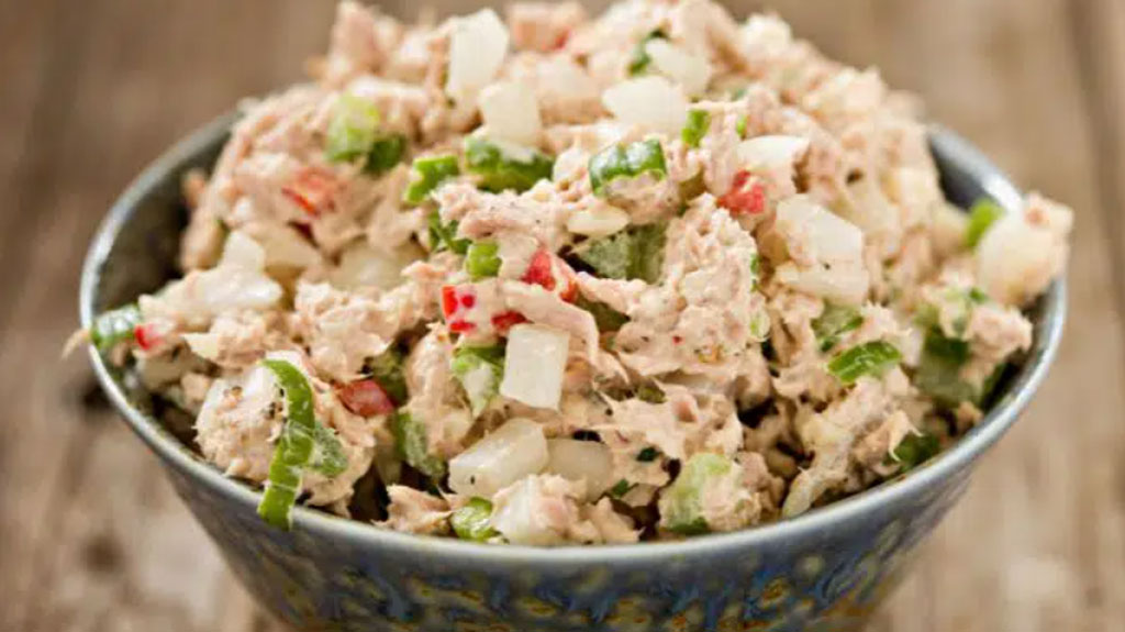 Salada de maionese com atum