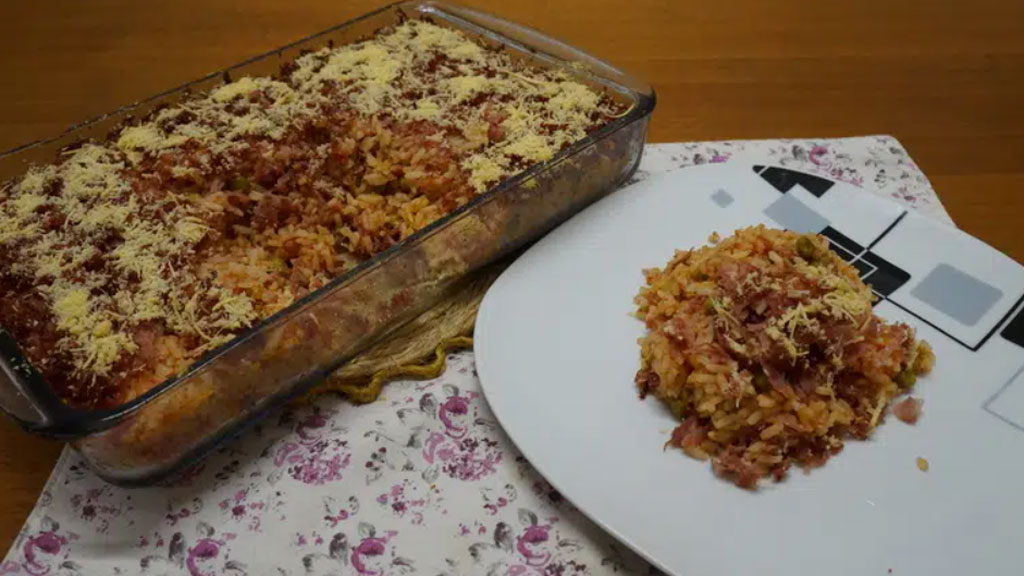 Arroz com carne ao forno