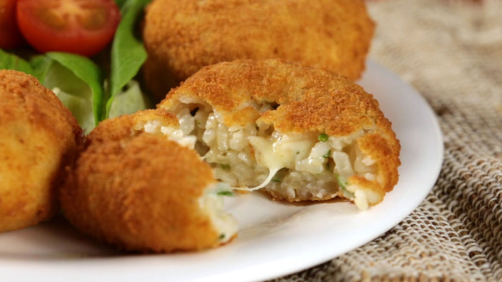 Bolinho de arroz sequinho e crocante