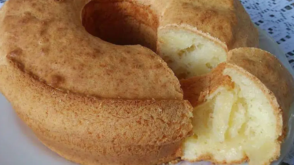 Bolo de pão de queijo e requeijão