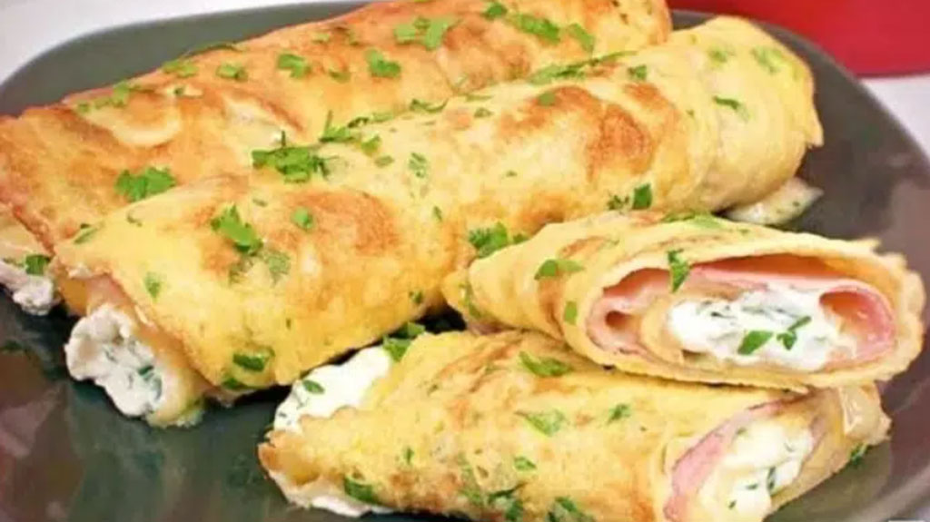 Canudo de omelete com presunto e queijo