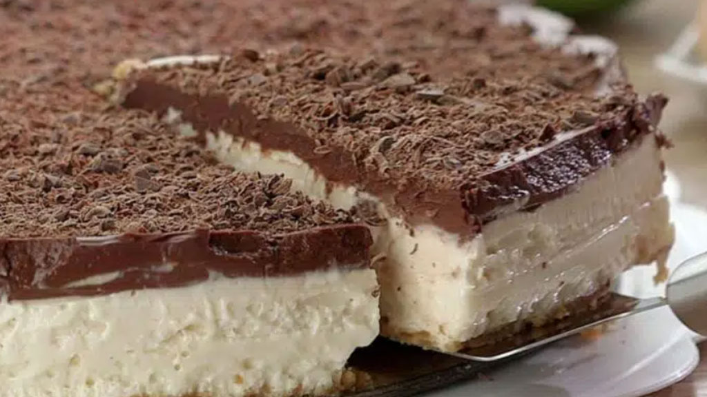 Torta de mousse de limão com chocolate