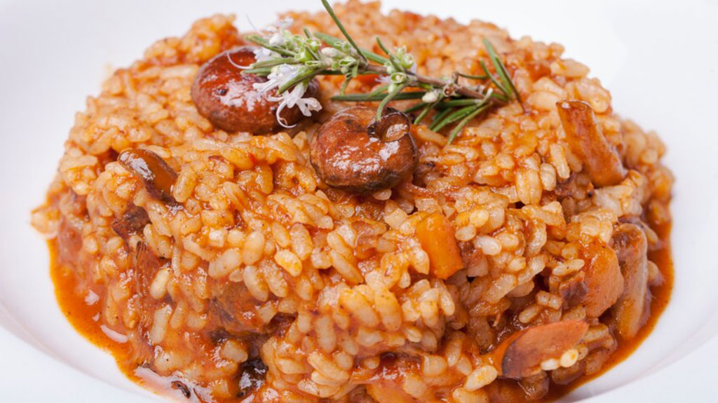 Arroz com salsicha