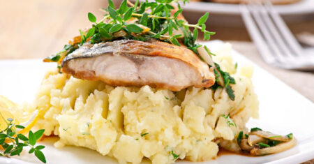 Bacalhau com polenta, prato delicioso e muito fácil de fazer, veja