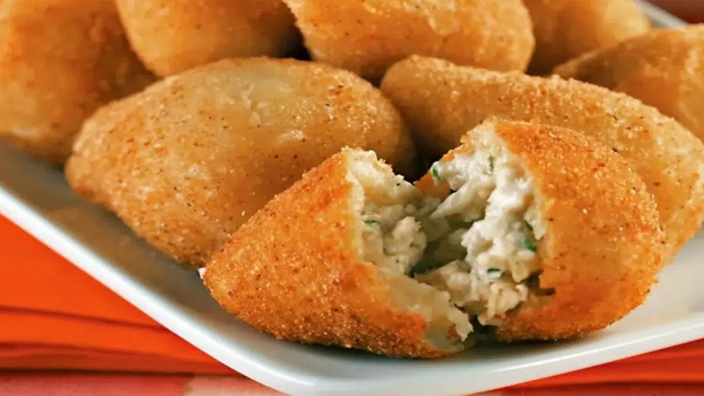 Coxinha de frango com pão