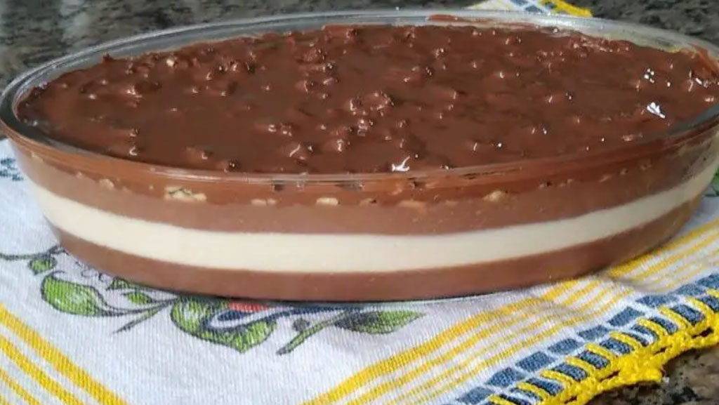 Sobremesa de ninho com chocolate