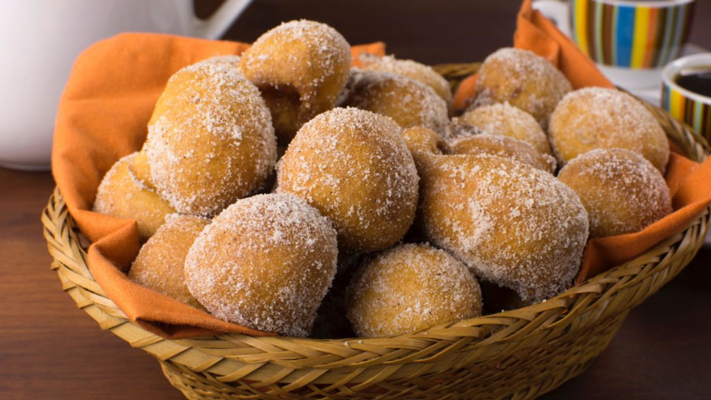 Bolinho de chuva de banana fofinho