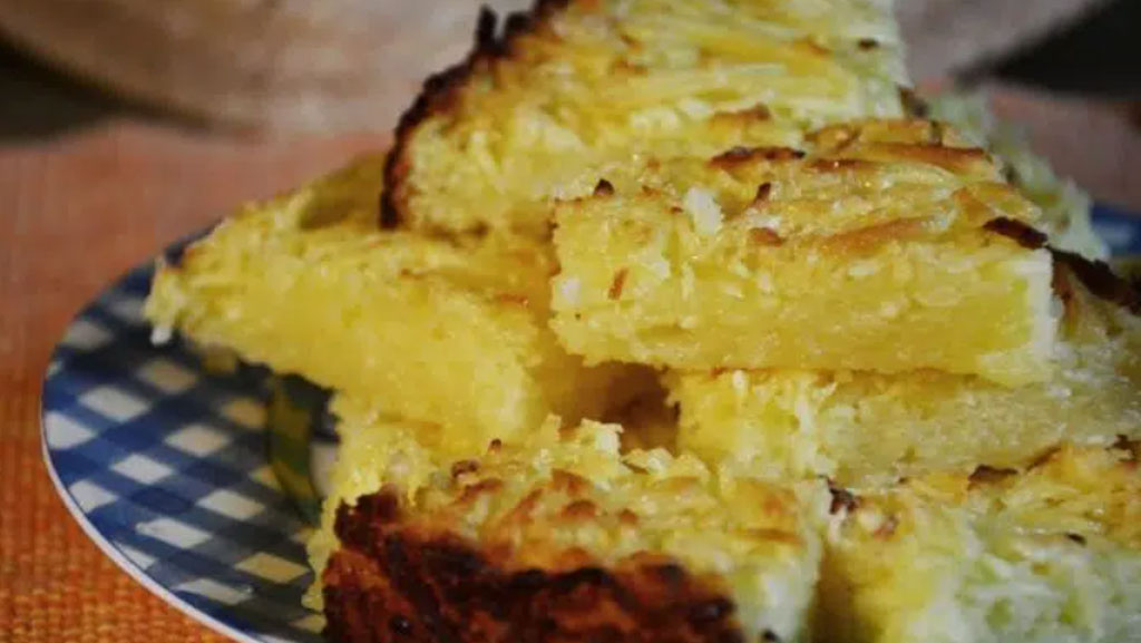 Bolo de macaxeira com queijo