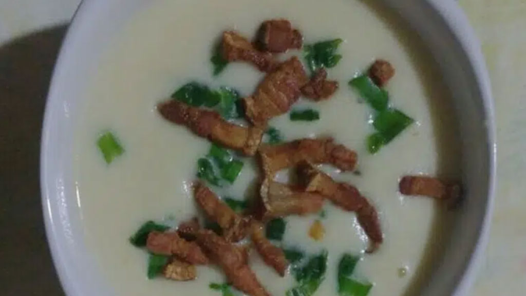 Creme de cebola com carne moída