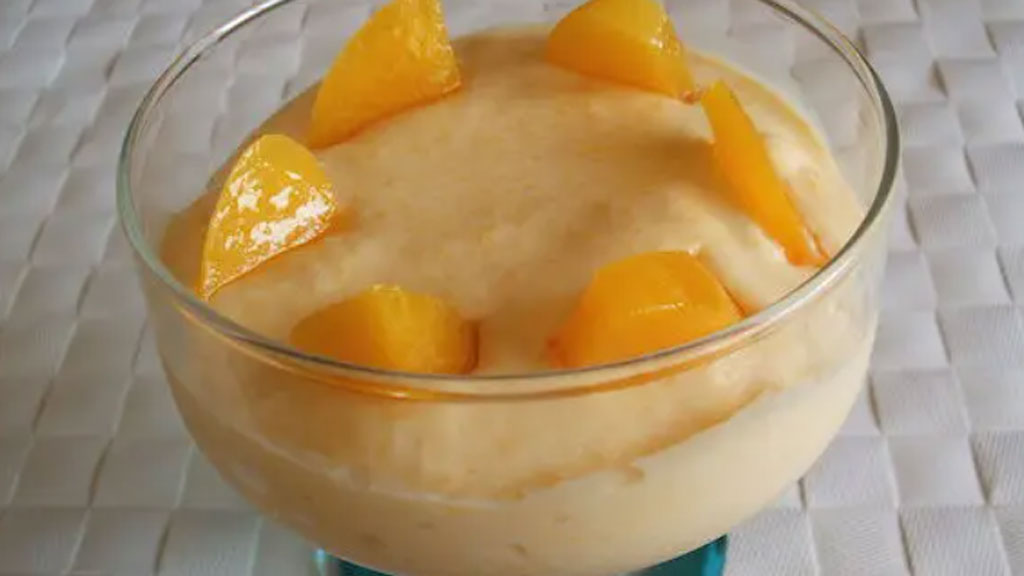 Mousse cremoso de pêssego com limão