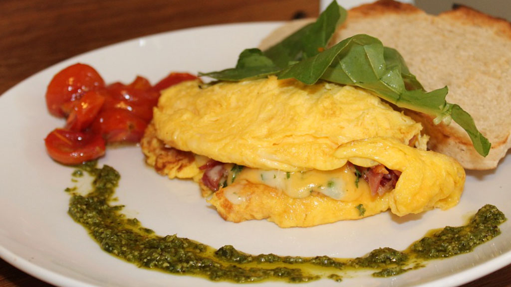 Omelete com aveia e tomate