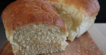 Pão brioche tradicional, com massa leve e fofinha, veja agora