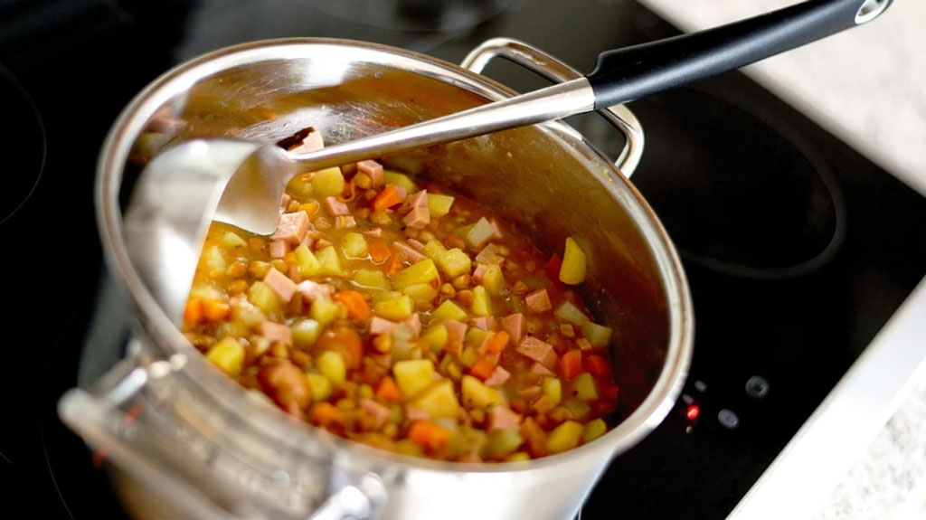 Sopa de lentilha com legumes