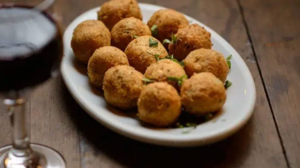 Bolinho de chuva com queijo