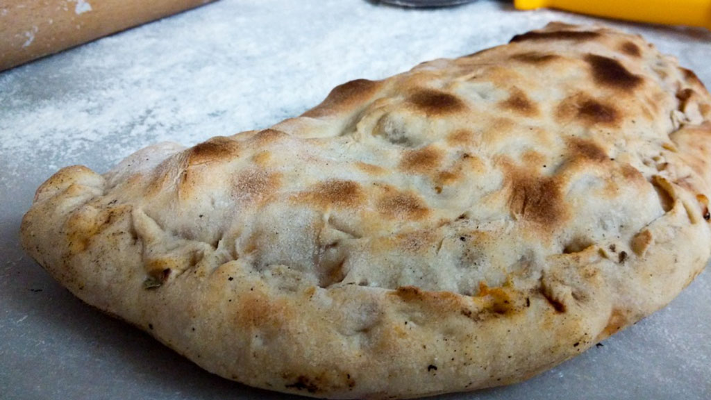 Calzone de calabresa