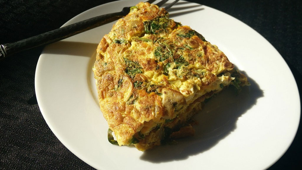 Omelete de cenoura e abobrinha