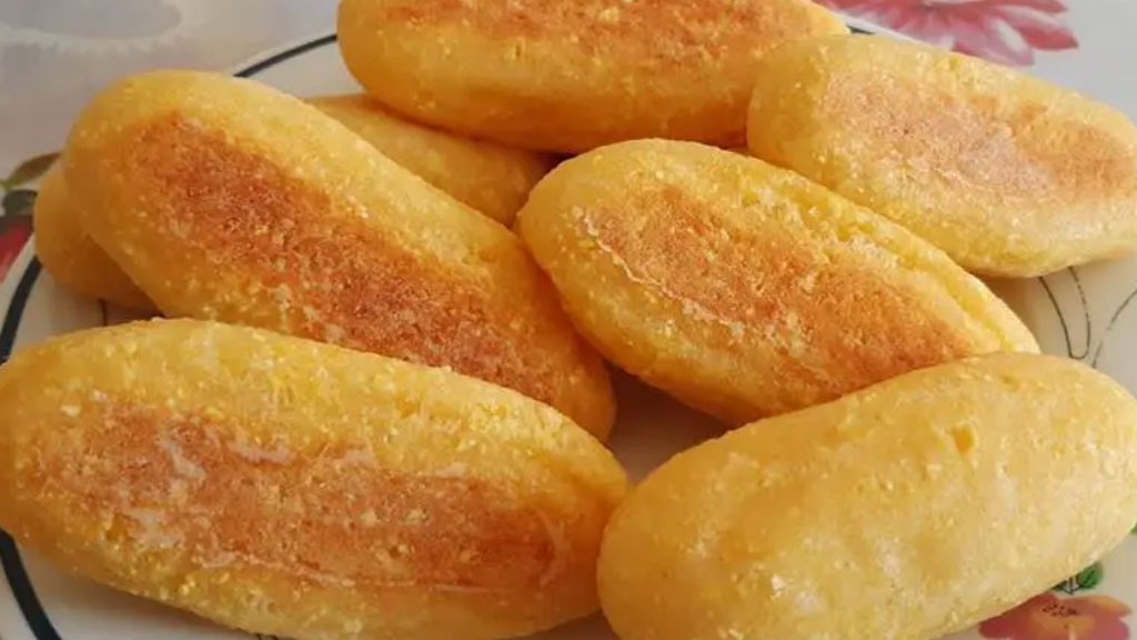 Pãozinho de fubá na frigideira