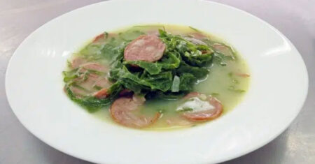 Sopa verde rápida e deliciosa, para fazer em dias frios, confira abaixo