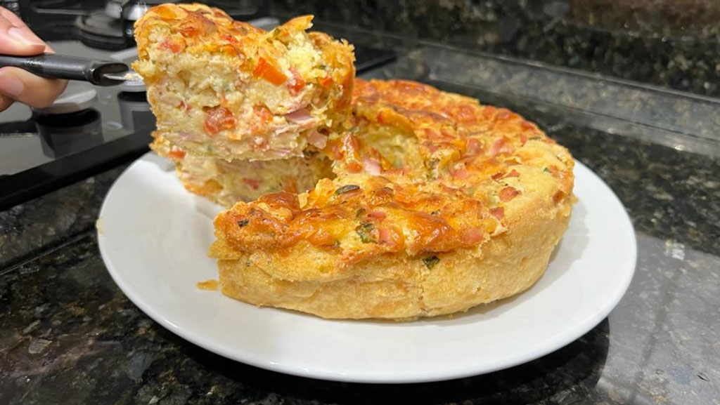 Torta de pão de queijo recheada