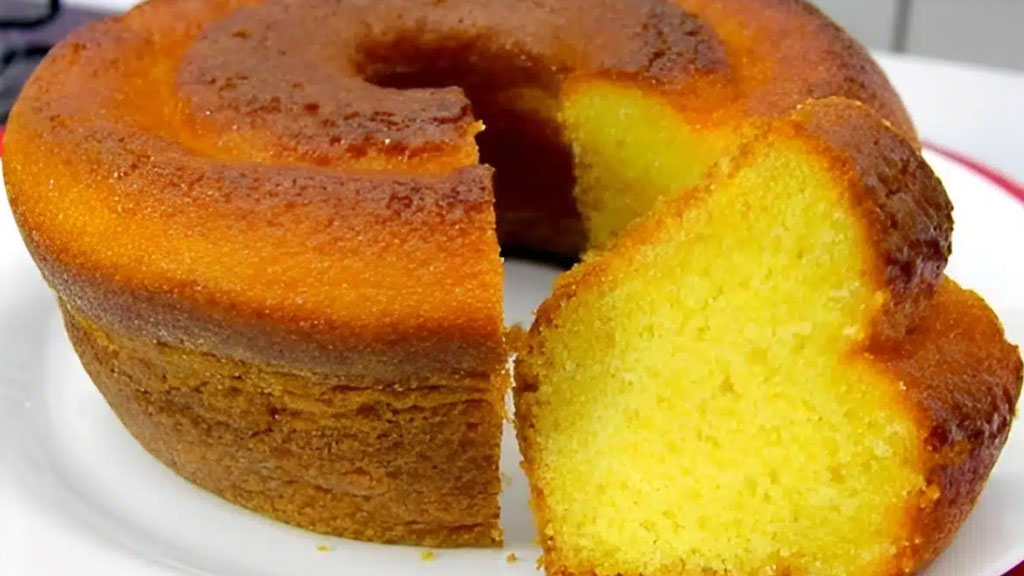 Bolo de fubá com coco