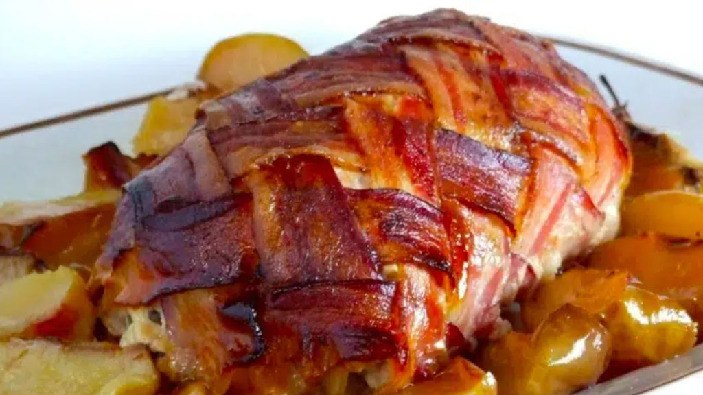 Lombo assado suculento com bacon