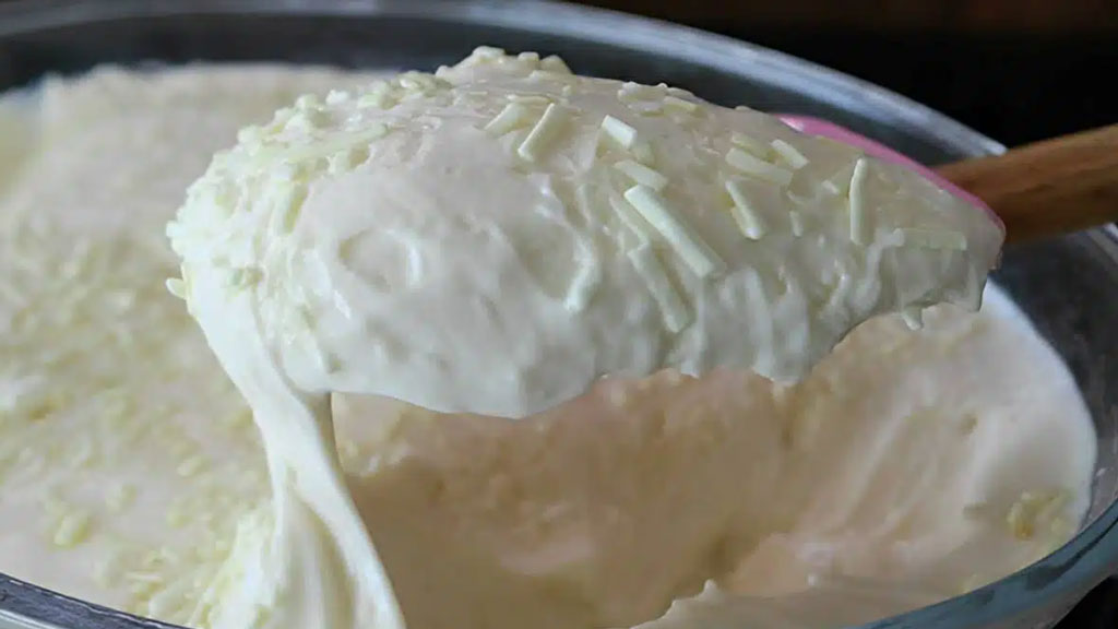 Sobremesa de moça gelada super cremoso para servir nas festas de fim de ano
