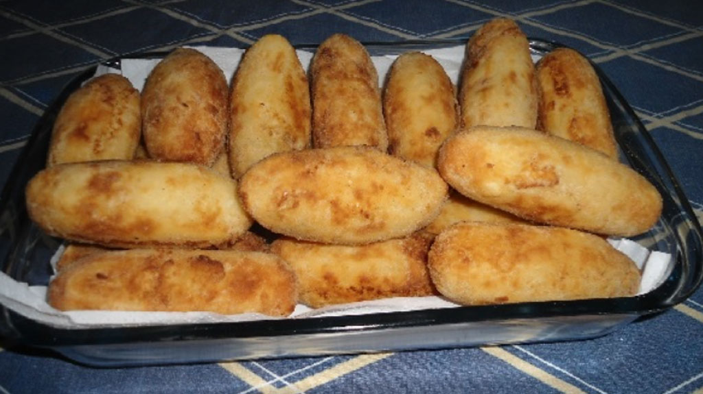 Bolinho de mandioca com queijo