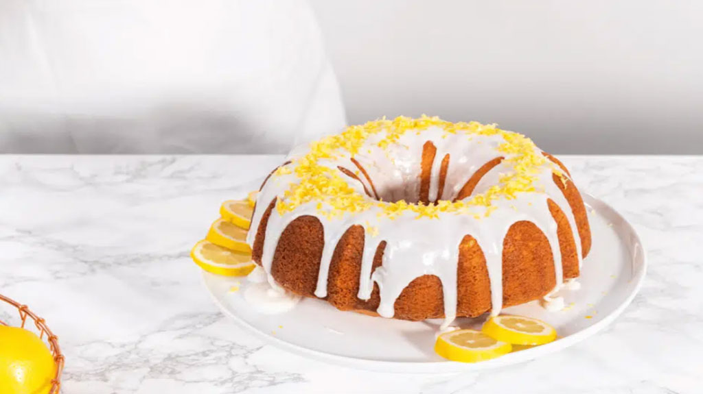 Bolo de chocolate branco e limão