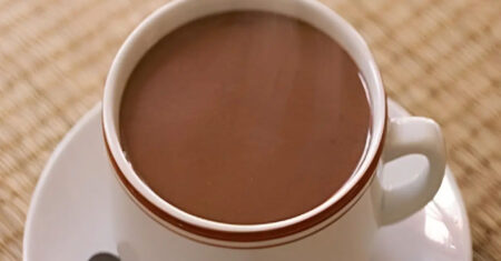 Chocolate quente super cremoso, faça agora e se esquente nos dias de chuva e frio