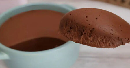 Mousse aerado de chocolate, vai ser difícil parar de comer, vem ver