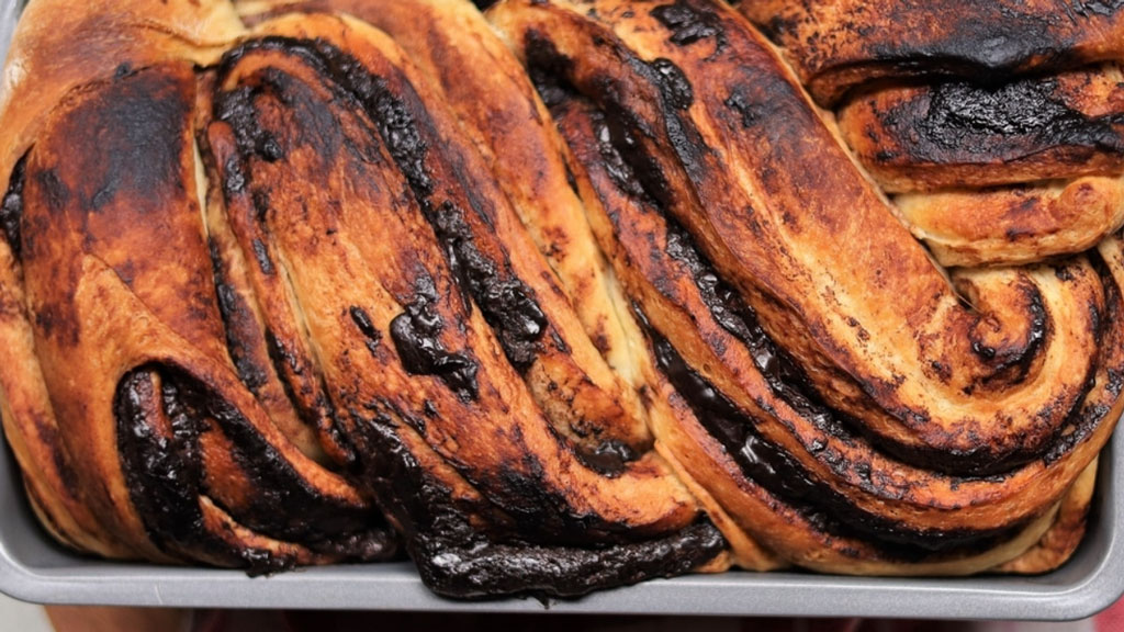 Pão doce com chocolate