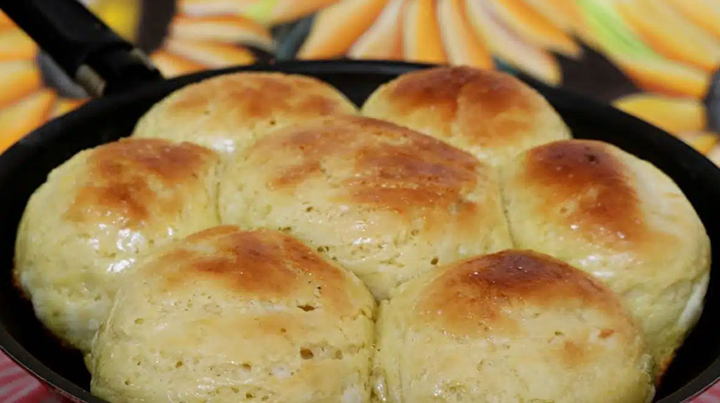 Pão simples na frigideira