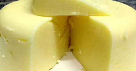 Queijo caseiro com manteiga, rende muito e derrete na boca de tão delicioso, veja